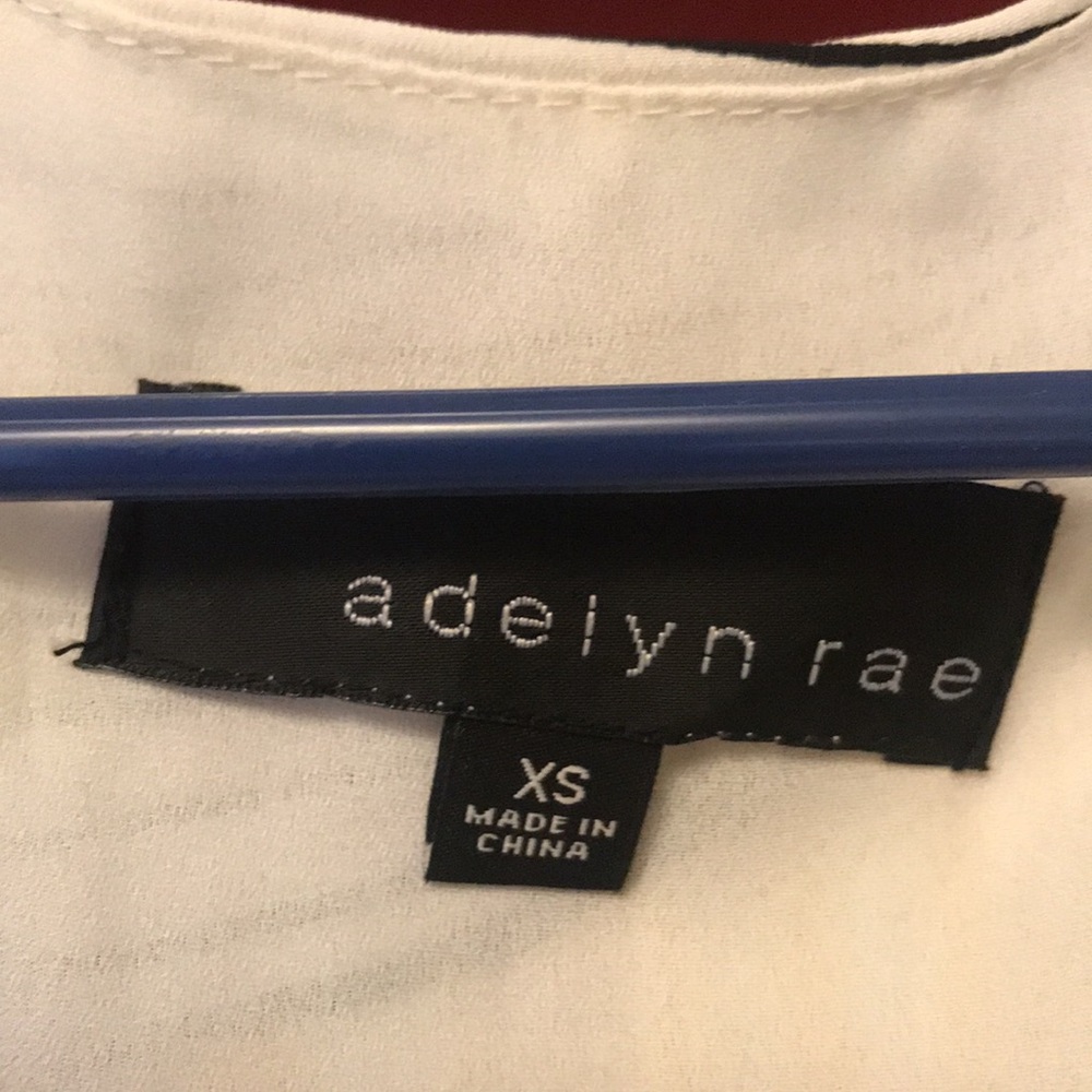 Adelyn Rae XS Romper - Picture 2 of 3